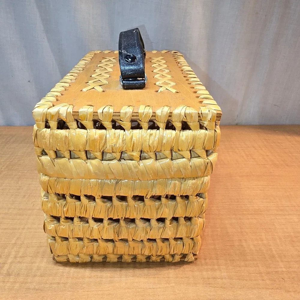 RARE!‎ Vintage Wicker Woven Make-up Cosmetic Case Excellent Condition!